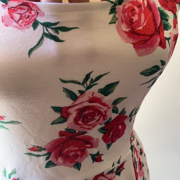❤️💕NWOT H&M rose printed Dress❤️💕 - Picture 3 of 5